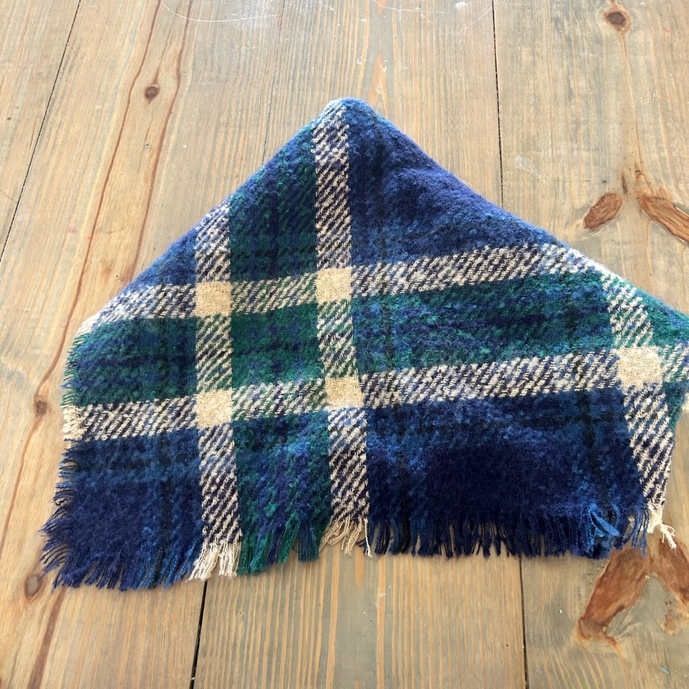 Triangle scarf NWT
